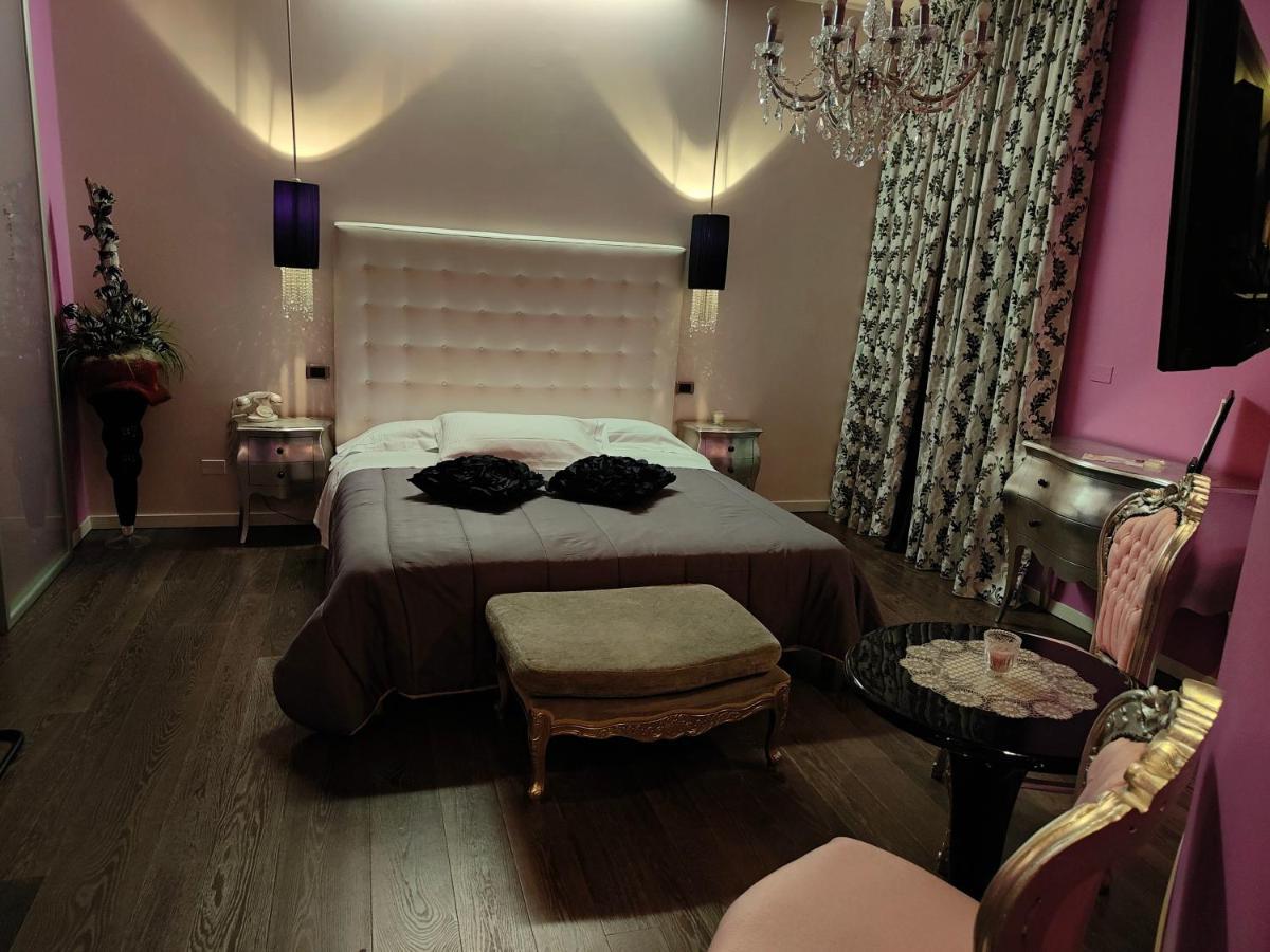 Hotel In - Lounge Room Cazzago  ภายนอก รูปภาพ