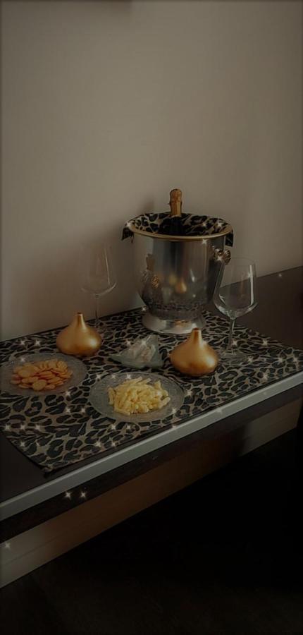 Hotel In - Lounge Room Cazzago  ภายนอก รูปภาพ