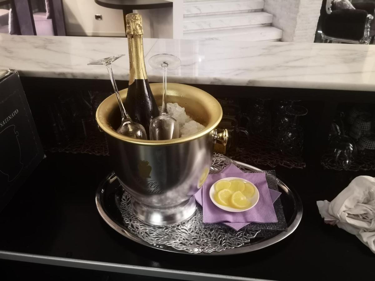 Hotel In - Lounge Room Cazzago  ภายนอก รูปภาพ