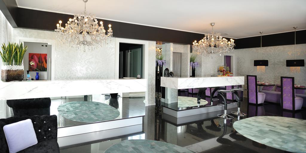 Hotel In - Lounge Room Cazzago  ภายนอก รูปภาพ
