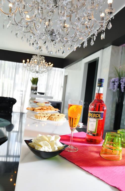 Hotel In - Lounge Room Cazzago  ภายนอก รูปภาพ