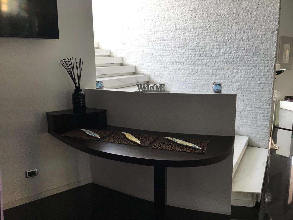Hotel In - Lounge Room Cazzago  ภายนอก รูปภาพ
